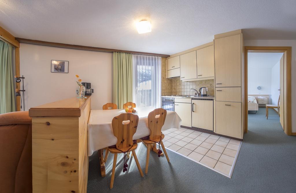 Apartments Bergrose Saas-Fee Room photo